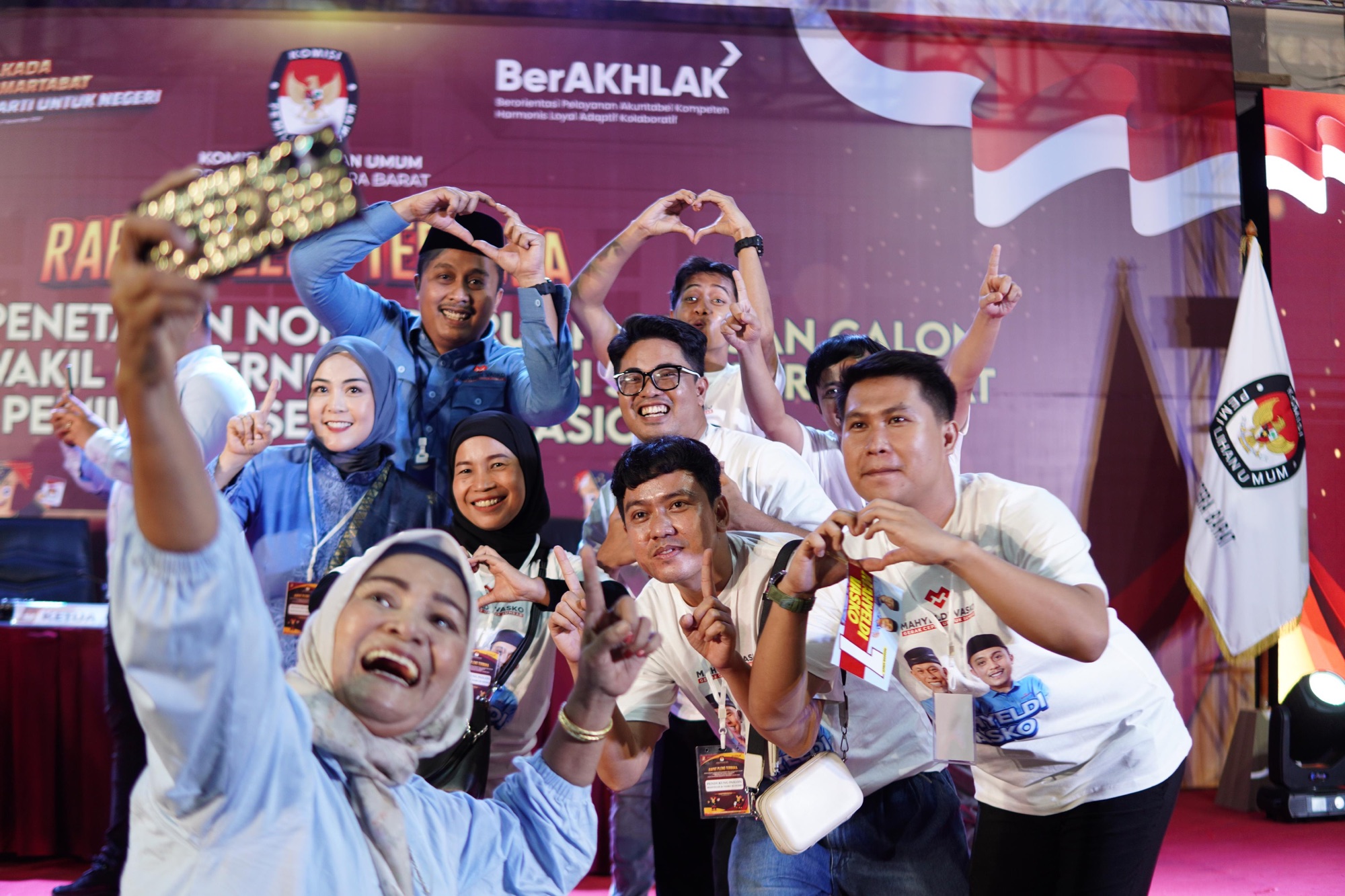 Heboh! Tim Gercep Bikin Salfok Saat Pencabutan Nomor Urut Pilkada Sumbar