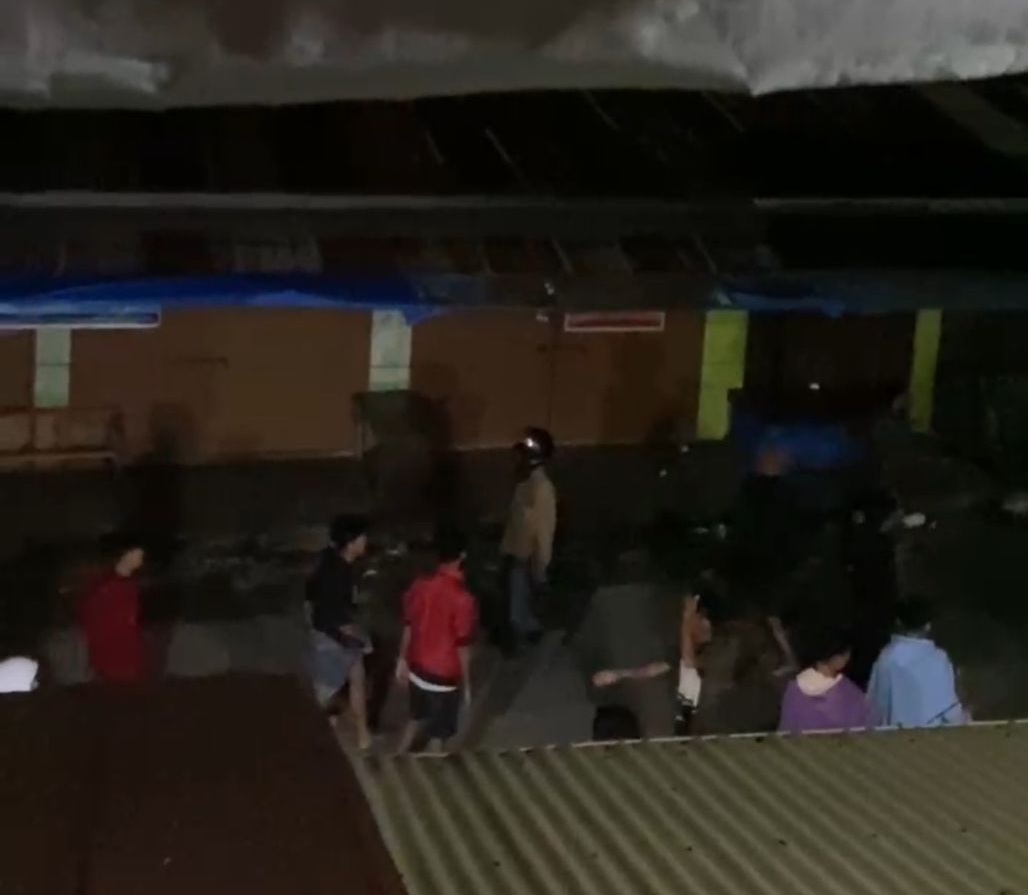 Tawuran Antar kelompok Terjadi Di Pasar Pagi Jalan Juanda, Kota Padang<br><br>