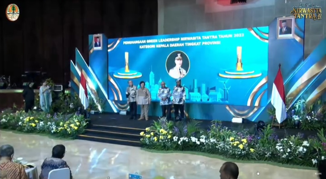 Gubernur Sumatera Barat Terima Penghargaan Green Leadership Nirwasita Tantra atas Upaya Pembangunan Berkelanjutan<br><br>