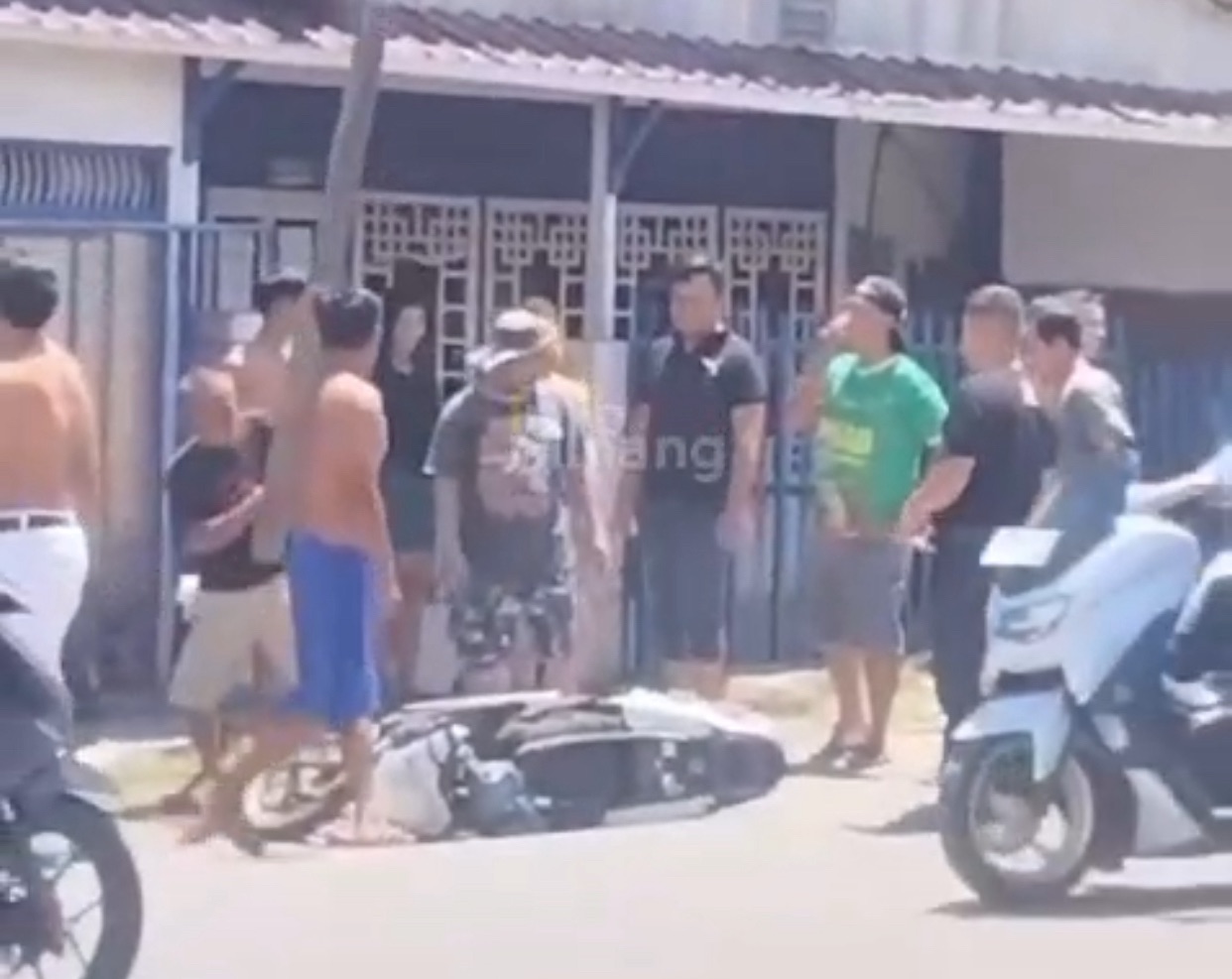 Tawuran Antar Pelajar Kembali Terjadi di Padang, Satu Motor Peladh Dirusak Warga