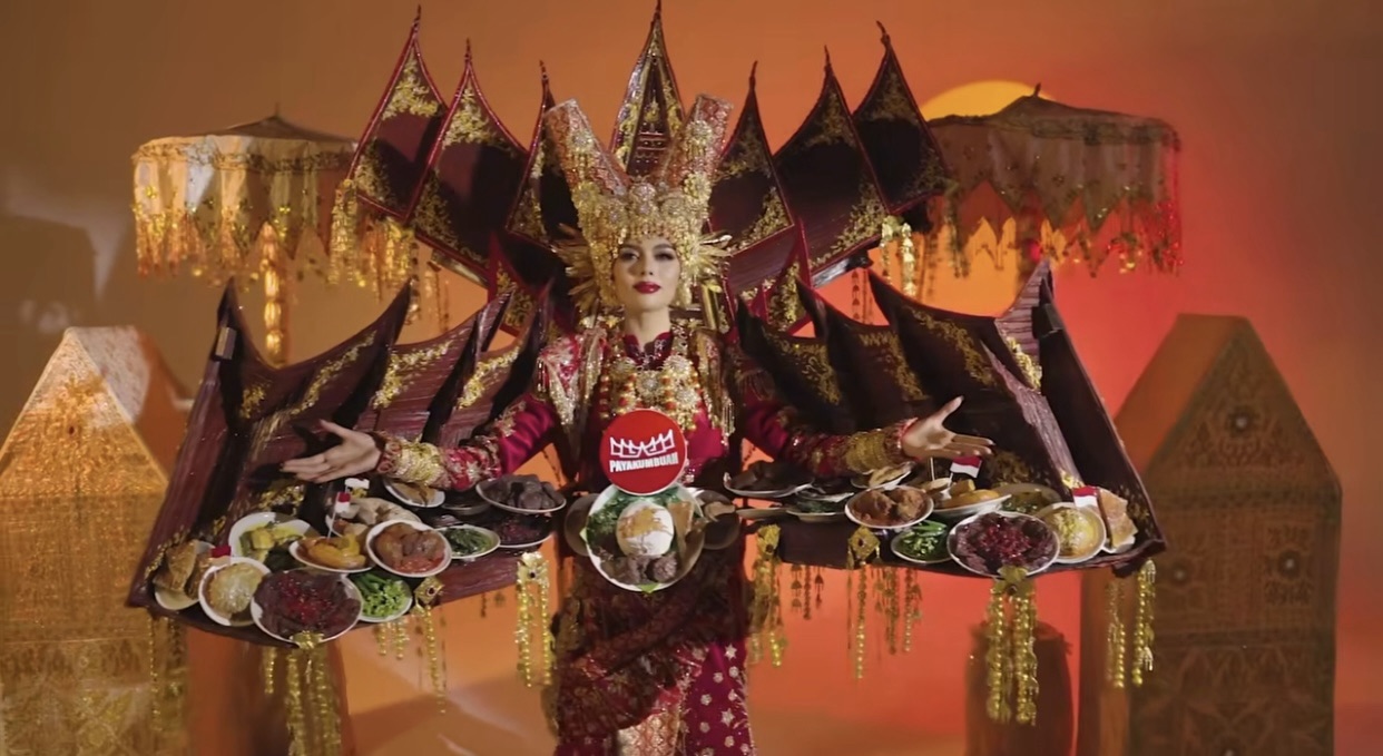 Arief Muhammad dan Ivan Gunawan Pamerkan National Costume Bertema Masakan Padang di Miss Grand International Bangkok
