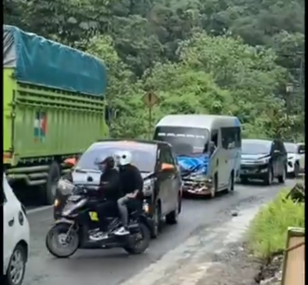 Buka Tutup Masih Berlanjut di Lembah Anai, Polisi : Semoga Pengerjaan Jalan Rampung Akhir Oktober