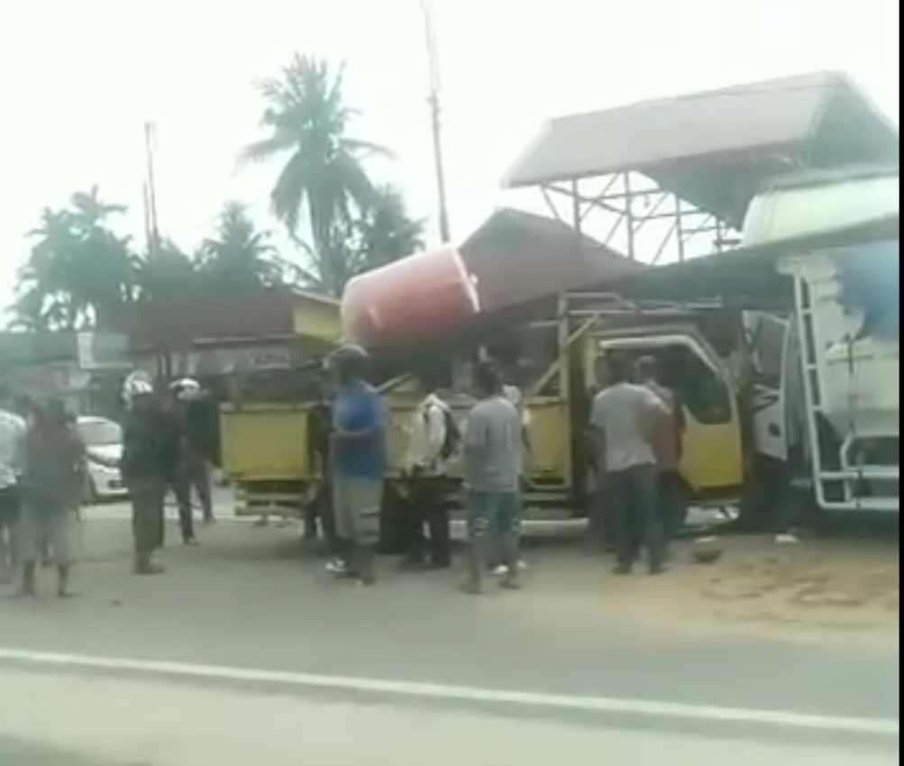 Tabrakan Beruntun Didaerah Kayu Kapua Padang Pariaman