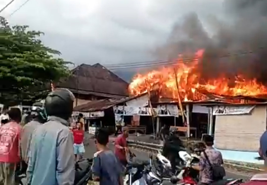 Kebakaran Melanda Rumah dan Bengkel di Nagari Bayua, Kerugian Capai Rp150 Juta