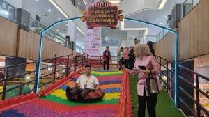 Ramayana Plaza Andalas bersama Carnaval Indonesia Mempersembahkan “Baralek Gadang: Plaza Andalas Karnaval”