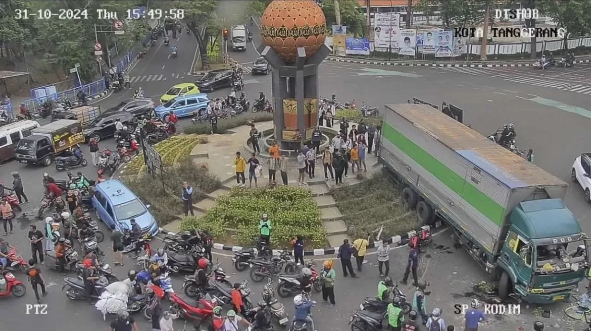 Kecelakaan Tragis : Truk Kontainer Tabrak Sejumlah Pengendara di Tangerang