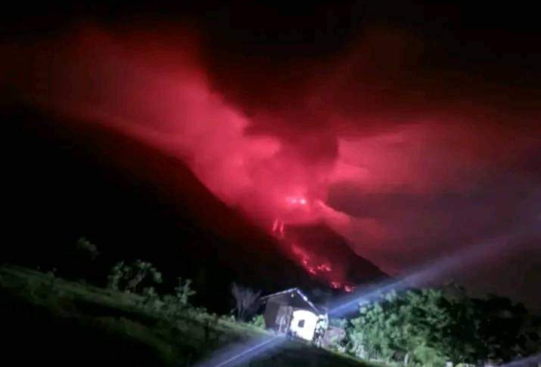 Gunung Lewotobi Laki-Laki Di NTT Meletus, 10 Orang Dilaporkan Meninggal Dunia, Ratusan Rumah Warga Rusak