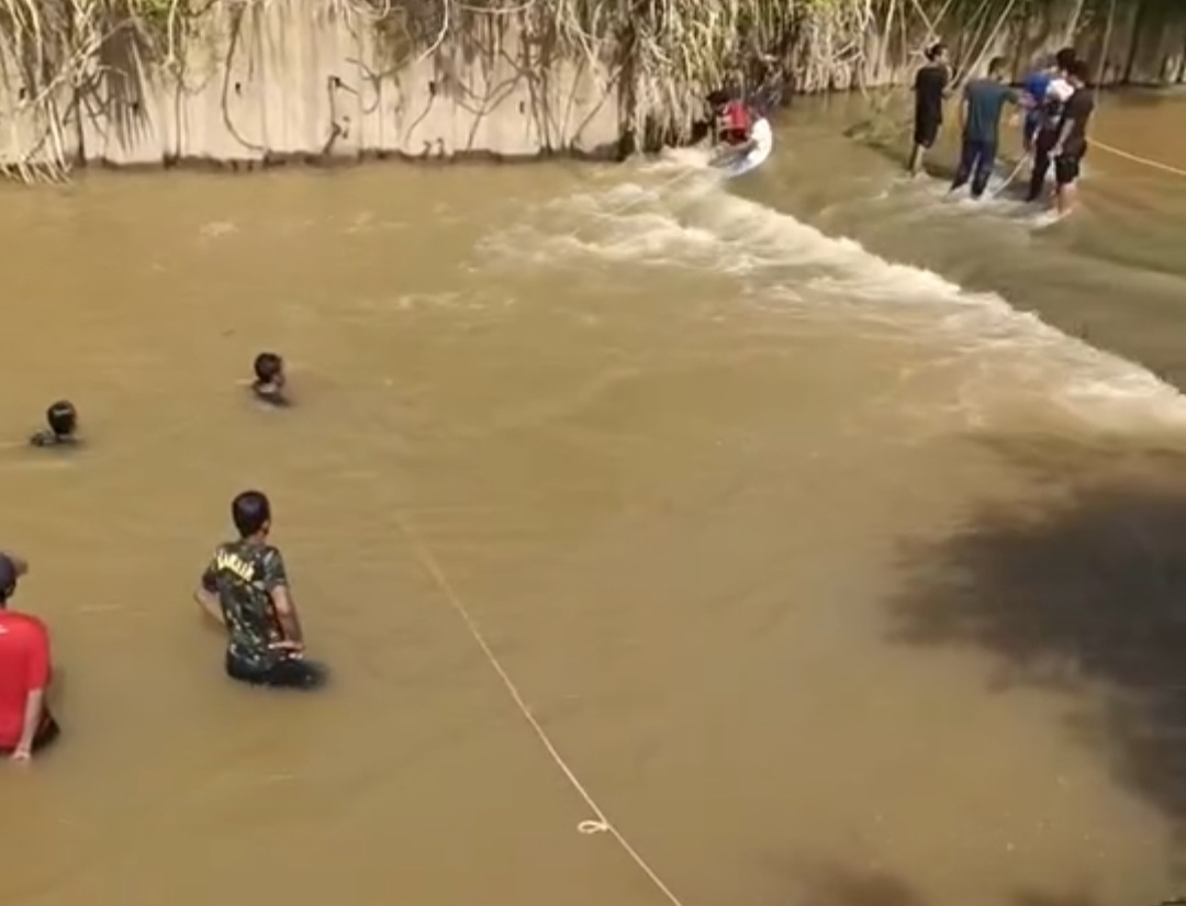 Pencarian Darwis (75), Petani Yang Hanyut di Sungai Kurao Pagang, Melibatkan Warga dan Tim SAR