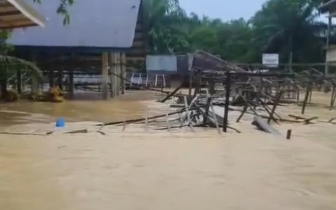 Bencana Banjir Bandang Melanda Kecamatan Kamangbaru, Sijunjung