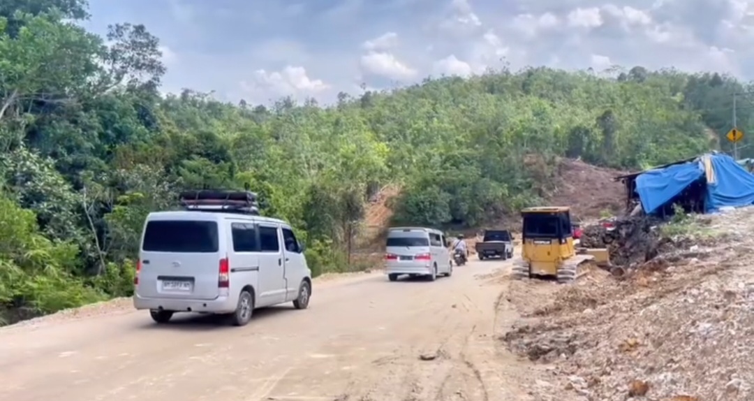 Jalan Lintas Riau-Sumbar di Tanjung Alai Kembali Longsor