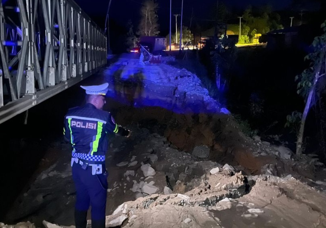 Longsor di Tanjung Alai, Pengendara Dari Pekanbaru dan&nbsp; Dari Sumbar Diarahkan Lewat Jalan Alternatif