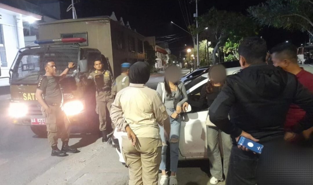 Patroli Rutin, Satpol Pp Padang Bubarkan Remaja Nongkrong Hingga Dini Hari Ditempat Gelap