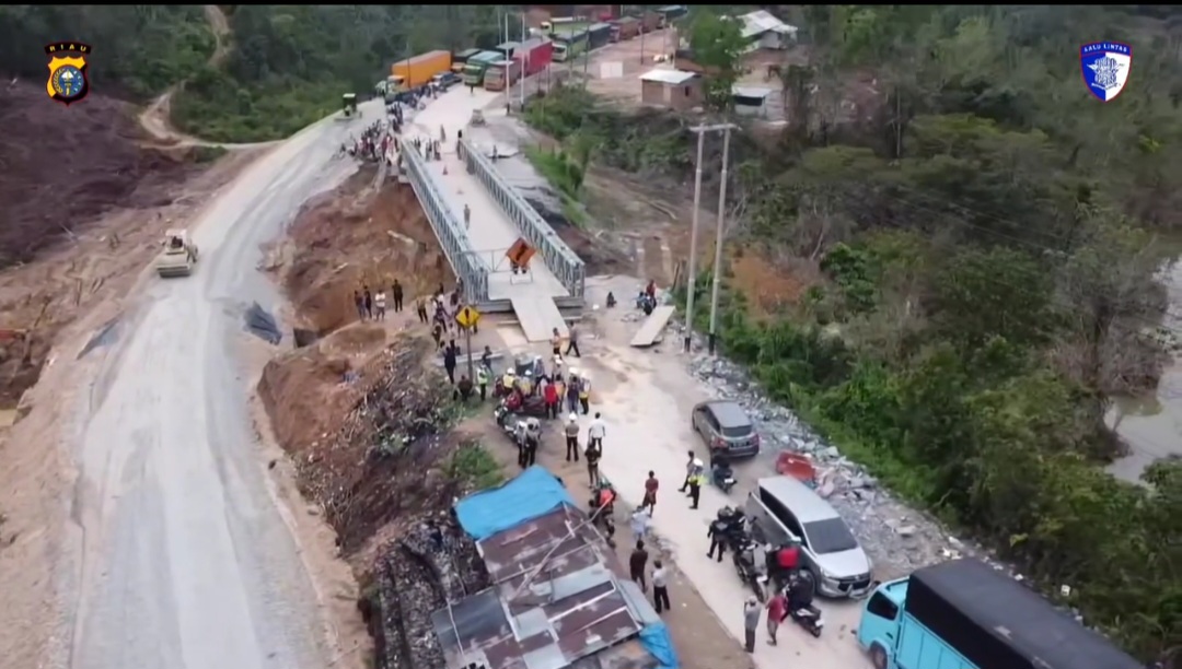 Jalur Penghubung Sumbar-Riau Km 106-107 Ditutup Total, Pengendara Diminta Gunakan Rute Alternatif