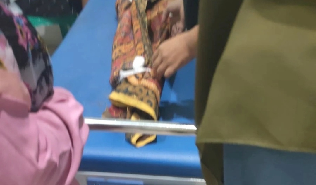 Jenazah Bocah Yang Hanyut Di Muara Pantai Kata Ditemukan Warga di Pantai Ayunan Karan Aur<br><br>