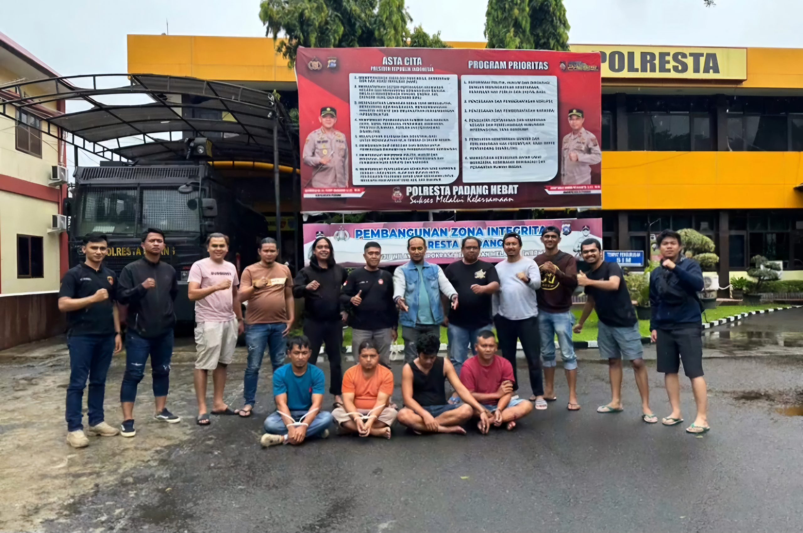 Polisi Ringkus Komplotan Perampok Truk CPO Di Padang
