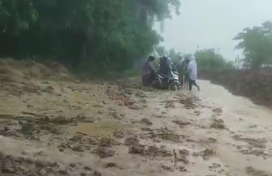 Banjir dan Longsor Terjang Jorong Sungai Taleh, Akses Jalan Palembayan-Matur Terputus