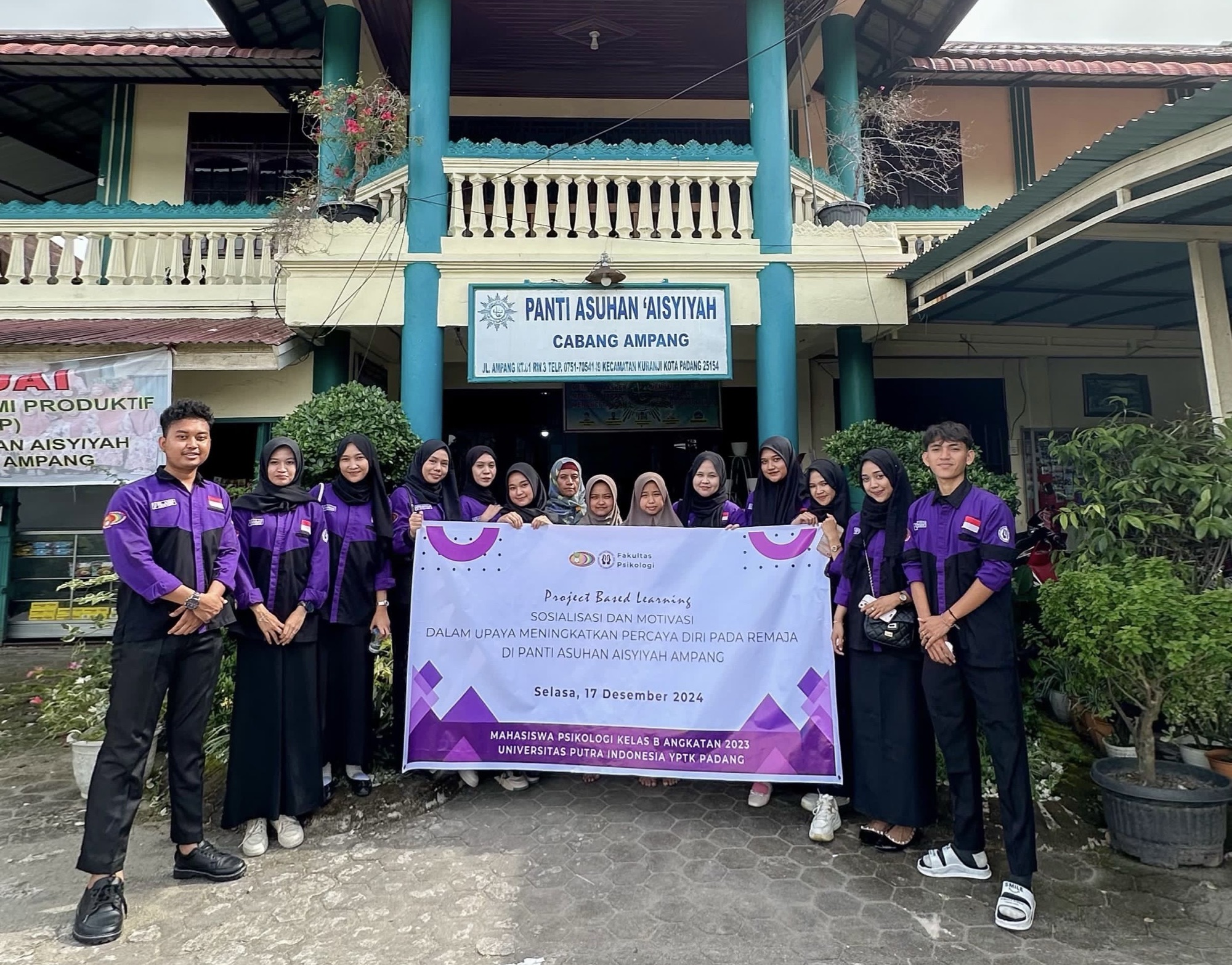 Mahasiswa Psikologi Universitas Putra Indonesia "YPTK" Padang Sosialisasikan Pentingnya Percaya Diri di Panti Asuhan Aisyiyah Ampang Kota Padang
