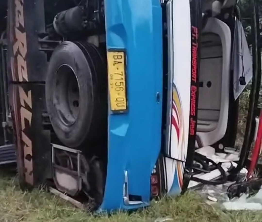 Kecelakaan Tunggal Bus Penumpang di Jalan Tebo-Bungo, Dua Penumpang Luka Berat