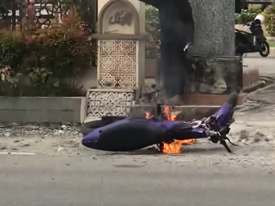 Tak Terima Ditilang, Pengendara di Pasaman Barat Nekat Bakar Motor Sendiri