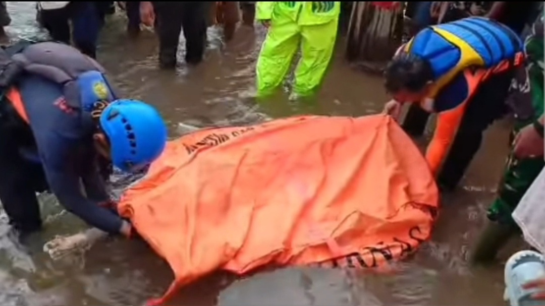 Tim SAR Padang Temukan Dua Korban Terseret Arus Sungai di Pesisir Selatan