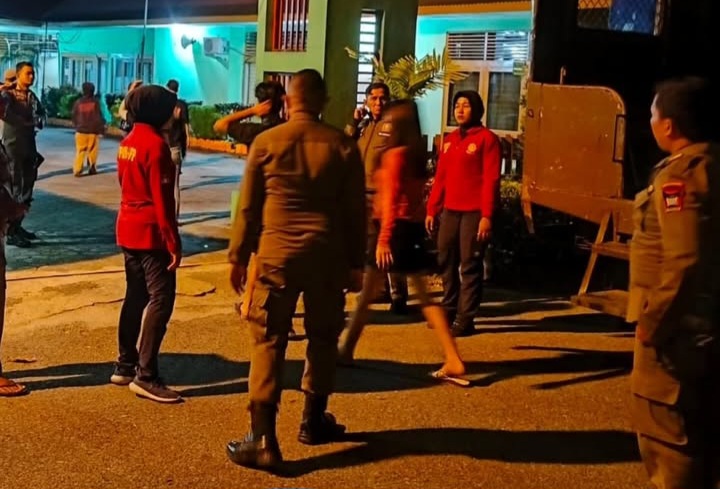 Keluyuran Hingga Larut Malam, Lima Perempuan Serta Minol Diamankan Petugas Pol Pp