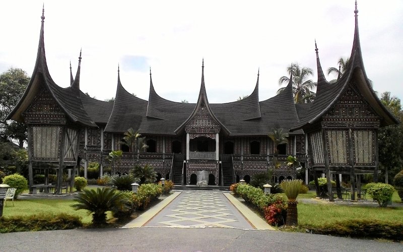 Bukan Sekadar Tradisi, Ini Alasan Budaya Minangkabau Tetap Hidup hingga Kini