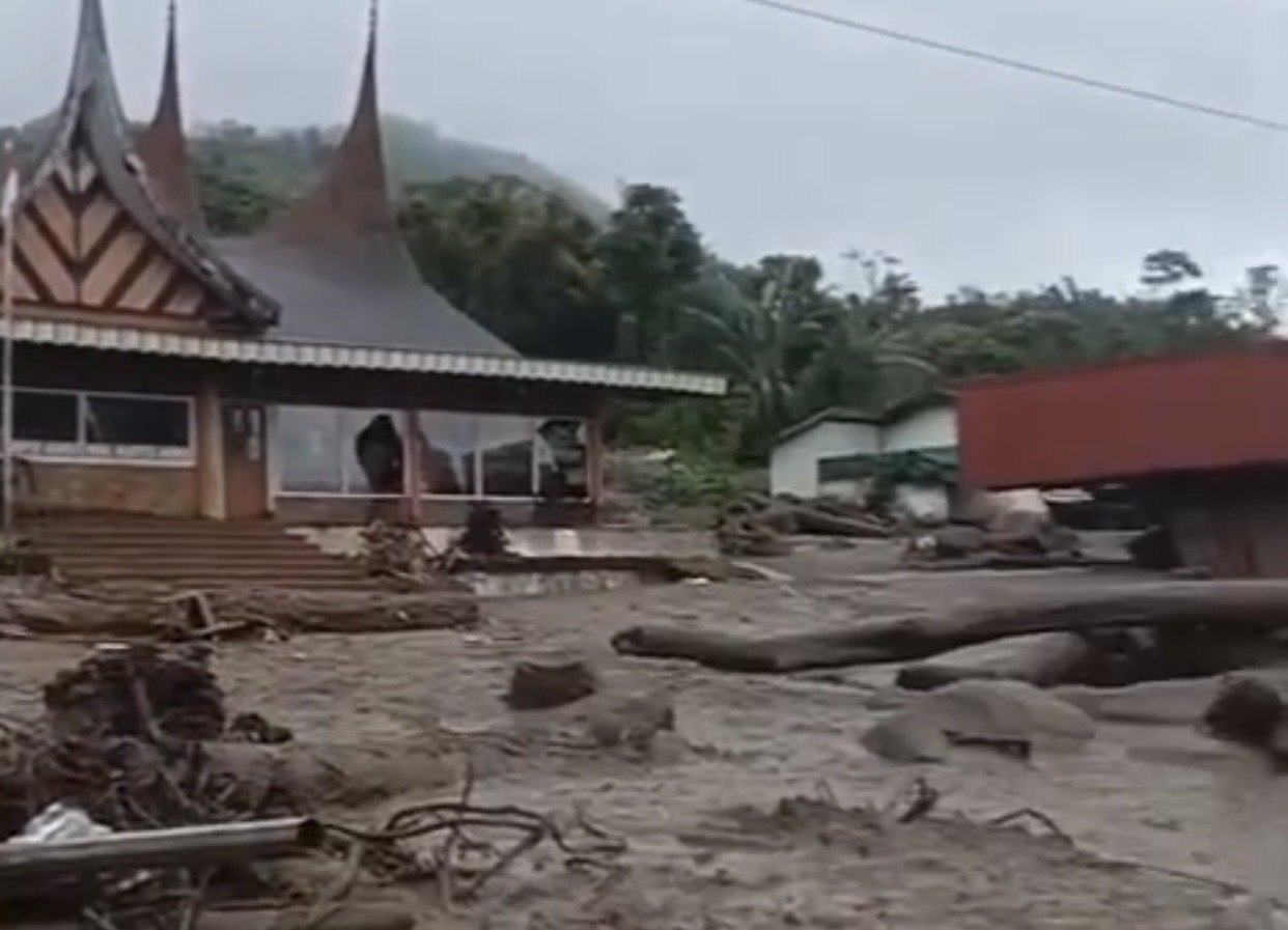 Galodo Terjang Arosuka, Kompleks Perkantoran Pemkab Solok hingga 100 Rumah Warga Terdampak