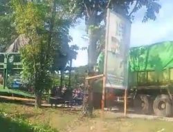 Kecelakaan Dump Truk Muatan Tanah Dengan Truk Muatan Mobil