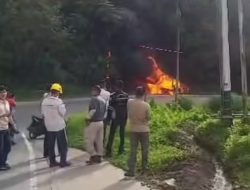Kebakaran Mobil di Kelok Jariang, Kota Padang, Satu Korban Luka Bakar