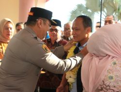 Wakapolda Sumbar bersama Forkopimda Sambut kedatangan Irjen Pol Dr. Gatot Tri Suryanta, MSi, CSFA, di Bandara Internasional Minangkabau