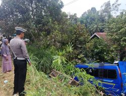 Laka Tunggal di Pitalah, Minibus Tanjung Jaya Hilang Kendali hingga Masuk Pekarangan Warga